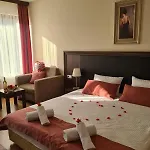и студия 