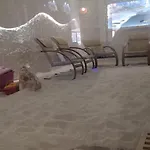 и студия 