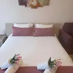 и студия 